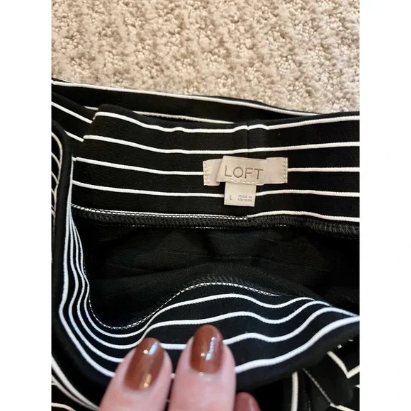 LOFT Black White Stripe Pencil Skirt L Belted Stretch Workwear Midi Office - Picture 2 of 4